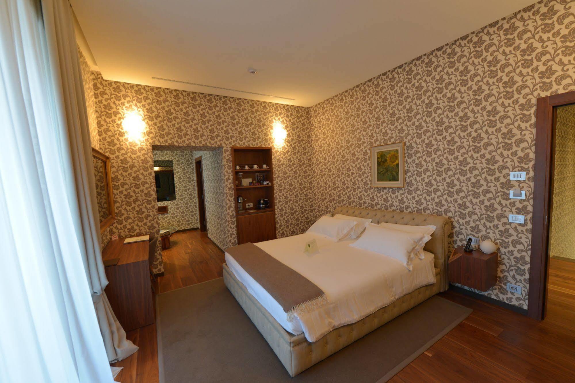 Villa Lario Resort Mandello Mandello del Lario Esterno foto